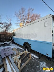 Chevrolet P30 All-Purpose Taco Food Truck Mobile Vending Unit for Sale in Illinois!