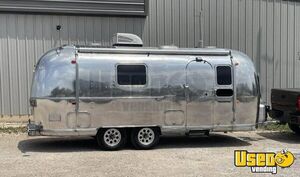 Vintage - 1971 23' Airstream Safari Mobile Tiny Home Trailer with Bathroom for Sale in Texas!