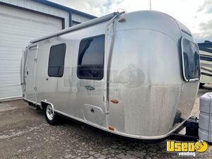 2008 - 22' Airstream Safari Sport Mobile Tiny Home Trailer with Bathroom for Sale in Texas!