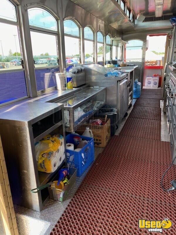 Eye Catching GMC Trolley AllPurpose Food Truck Mobile Food Unit