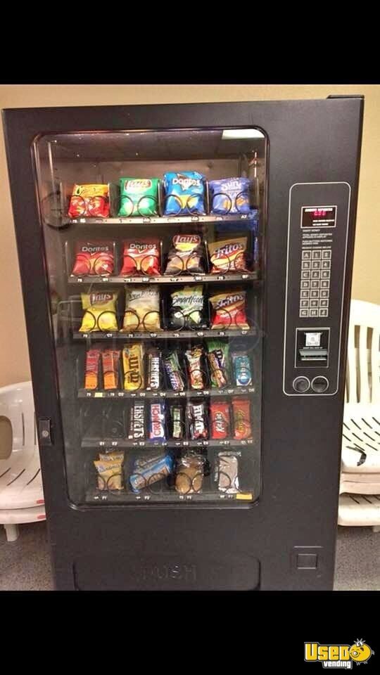 Wittern Glassfront Snack Vending Machine Used Snack Machine for Sale