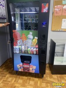 2022 Wittern FSI USI Futura Snack and Drink Combo Vending Machine For Sale in Illinois!