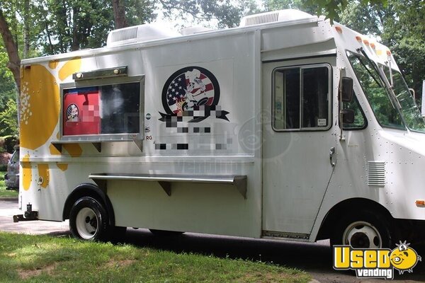 Utilimaster Step Van Kitchen Food Truck All-purpose Food Truck Concession Window North Carolina for Sale
