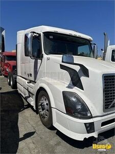 2015 - Volvo VNR 640 Sleeper Cab Semi Truck 500HP D13 for Sale in California!