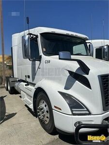 Clean - 2020 Volvo VNR62T640 Sleeper Cab Semi Truck for Sale in California!