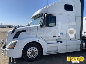 2017 Volvo VNL 670 Well Maintained Hi-Rise Sleeper Cab Semi Truck for Sale in Illinois!