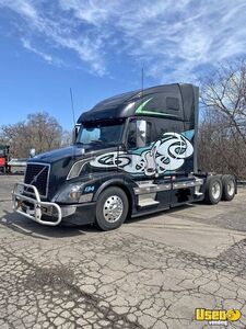 Ready to Work - 2017 Volvo VNL 670 Sleeper Cab Semi Truck for Sale in Illinois!