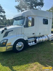 Ready to Work - 2017 Volvo VNL 730 Sleeper Cab Semi Truck for Sale in Mississippi!