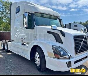 2016 Volvo  VNL670 Sleeper Cab Semi Truck | Heavy Duty Truck for Sale in New Jersey!