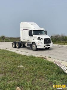 Ready to Work - 2013 Volvo VNL 630  Sleeper Cab Semi Truck for Sale in Texas!