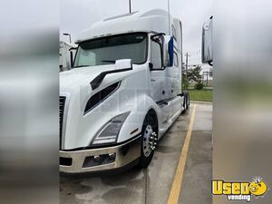 Well Maintained - 2020 Volvo VNL 860 Diesel Engine Sleeper Cab Semi Truck for Sale in Texas!