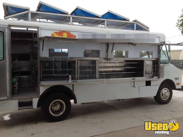 Texas GMC P30 Mobile Kitchen | Used Food Truck for Sale