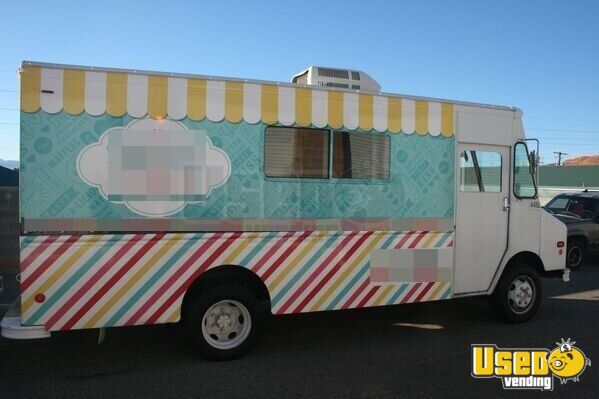 Oshkosh Grumman Food Truck | mobile kitchen for Sale in Utah
