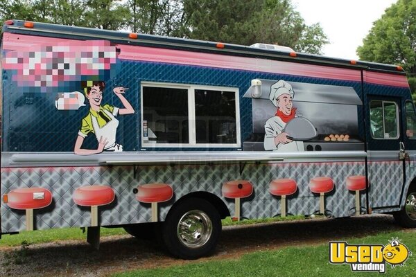 25' Chevy Food Truck / Mobile Kitchen for Sale in Ohio!!!