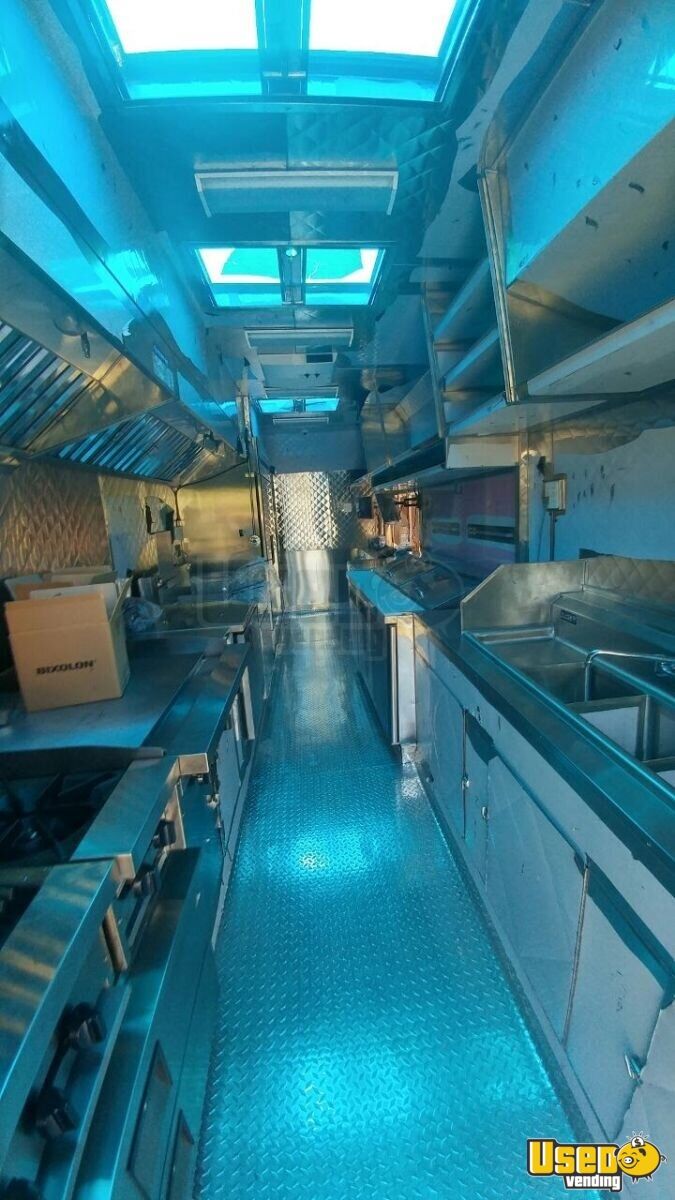 Isuzu Food Truck mobile kitchen for Sale in California Isuzu Food Truck mobile kitchen for Sale in California